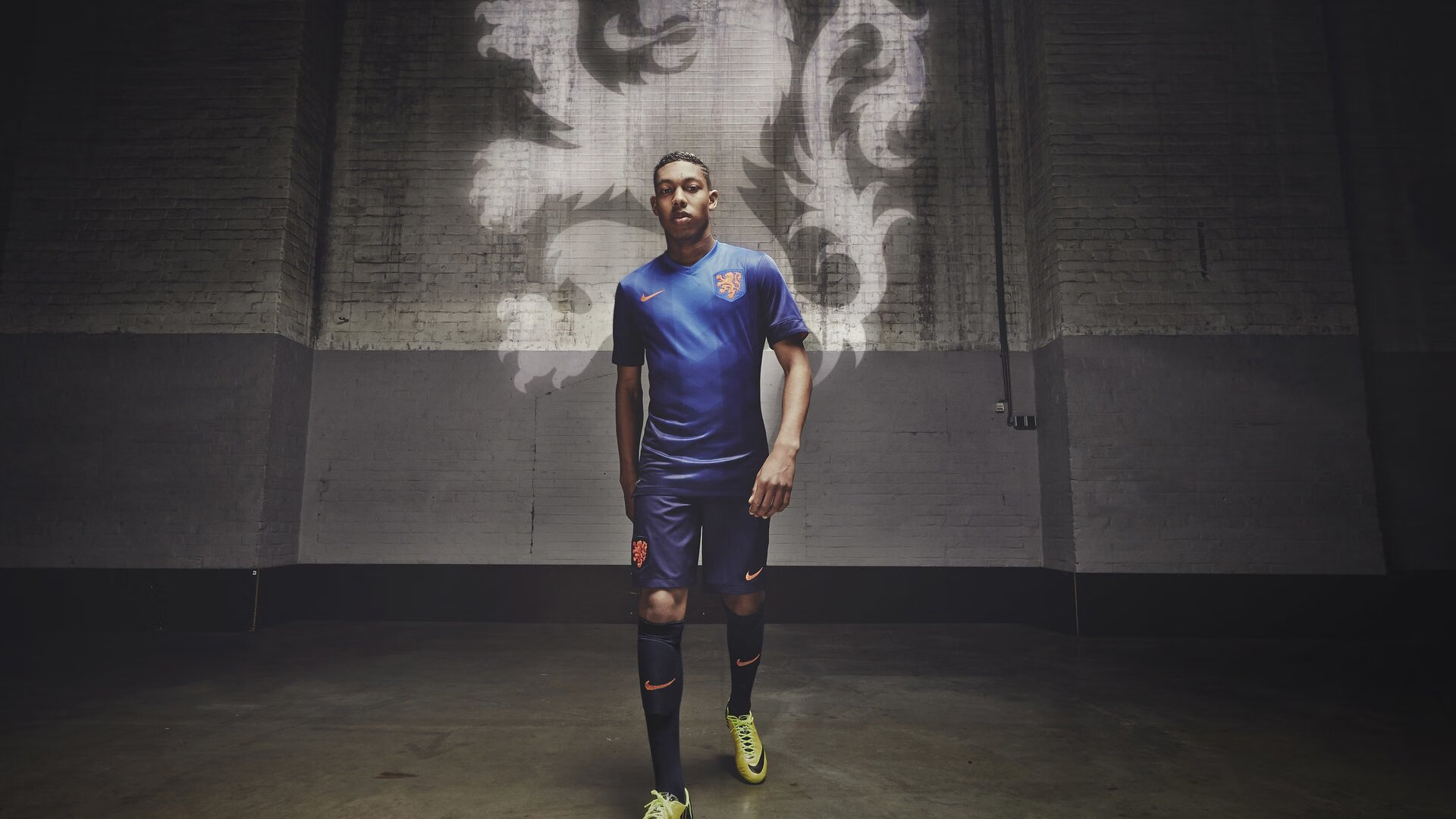 F1年度争冠之夜，德罗赞惊艳四座，当赛道轰鸣遇见球场绝杀